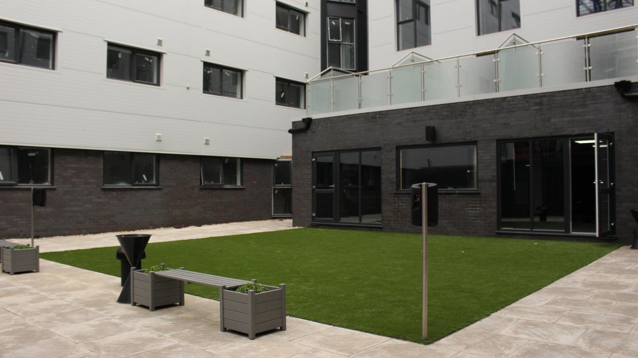 לוטון Peace Apartments - Luton מראה חיצוני תמונה