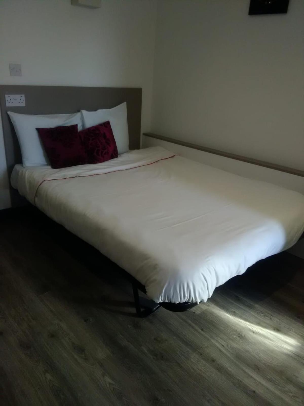לוטון Peace Apartments - Luton מראה חיצוני תמונה